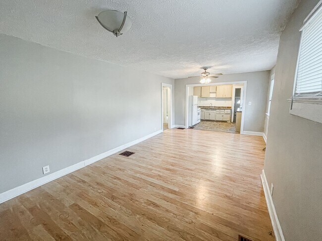 Photo - 2230 Woodlawn Ave