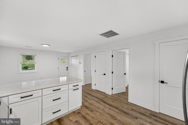 Photo - 850 Oak Park Rd