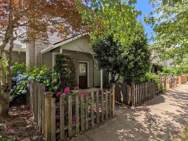 Photo - 3 Bedroom, 2 Bath Home Close To Skinner Butte!