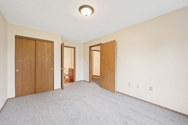 Dooley's Orchard apartment showing bedroom with a connected bathroom.