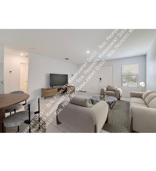 Photo - 2525 Russell St