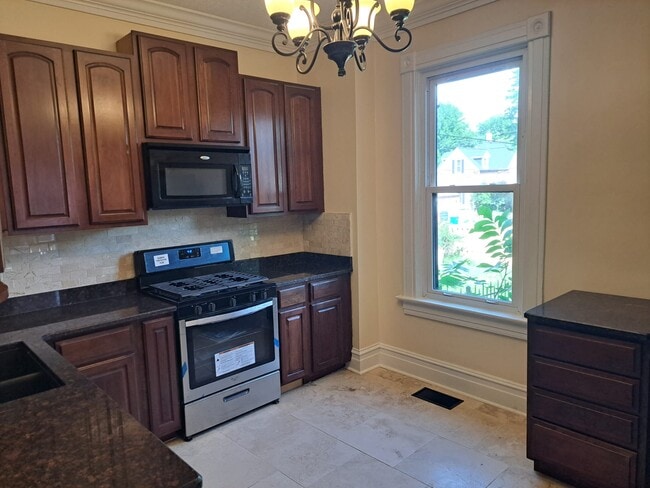 Photo - 322 N 6th St