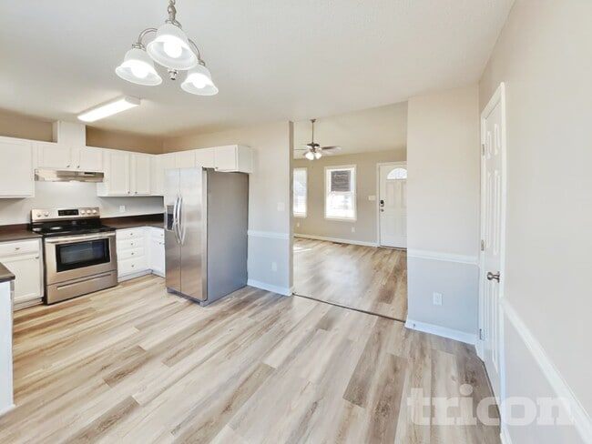 818 Lusterleaf Pl