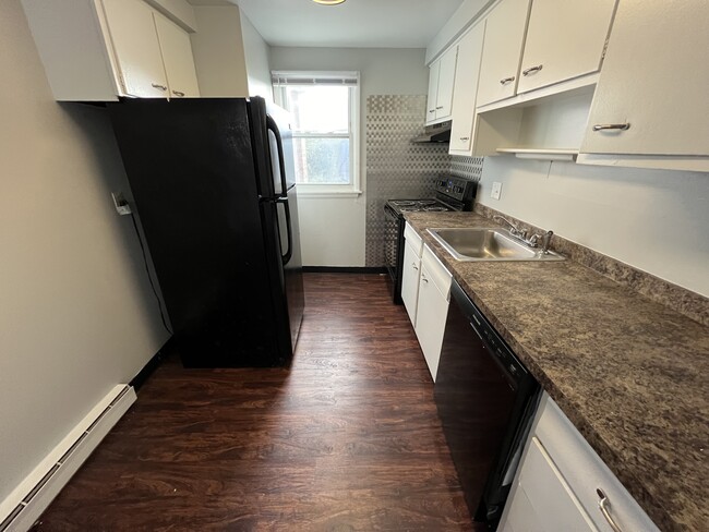 2 Bed/1 Bath Kitchen