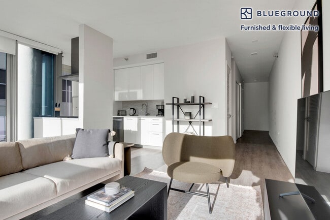 Photo - 8 E Huron St Unidad FL5-ID660