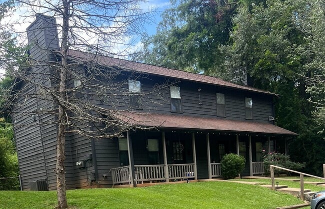 Building Photo - Springwood Unit B,  1 Rental