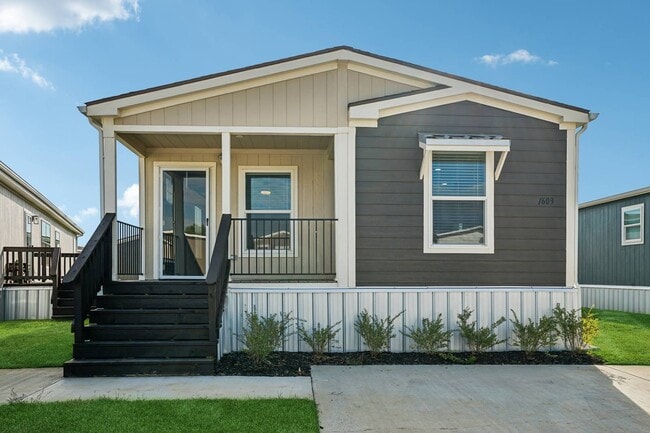 Photo - 1603 American Dr