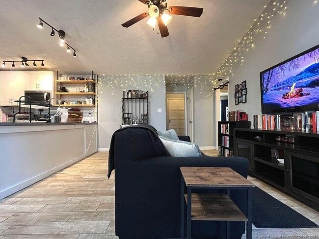 Photo - 627 Dowfield Dr