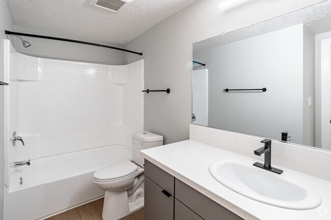 2BR, 1BA - 1012SF - Bathroom