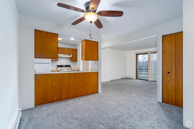 2BR, 1BA - 845SF - Dining Room - Tammany Hills Apartments