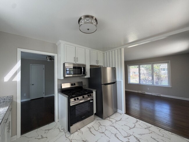 Photo - 126 Deerfield Dr