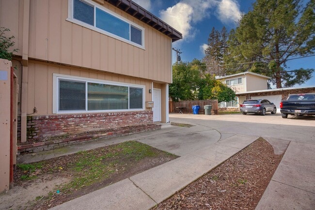 Photo - 5336 Karbet Way Unit B