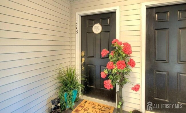 Photo - 113 Lionheart Ln