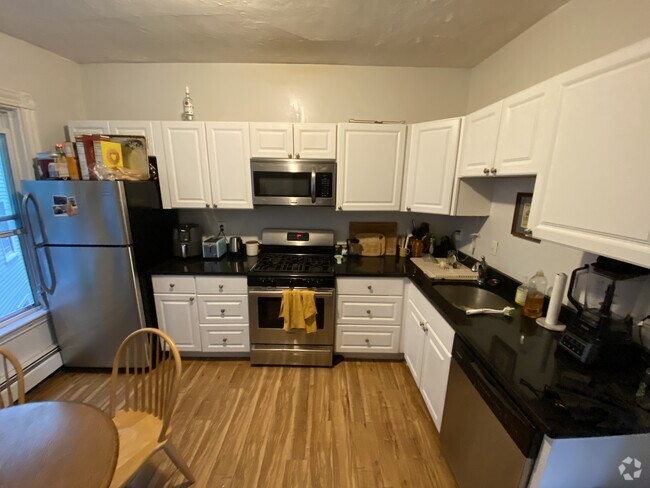 Building Photo - 82 Hillside St Unit 2 Rental