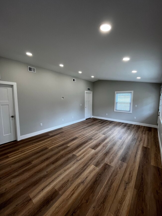 Photo - 54 Fontenelle St SE