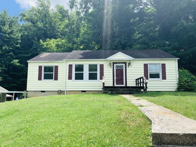 Building Photo - 1236 Sunrise Dr