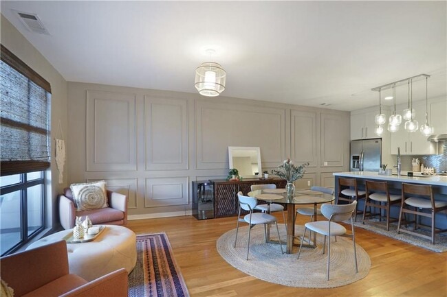 Photo - 472 Martin St SE