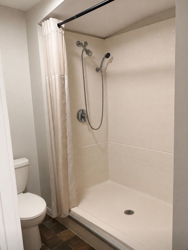 Building Photo - 168 S Pleasant St Unit Suite - All Utilities Included