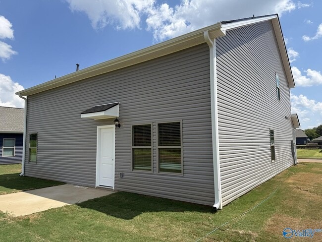 160 Labrador Ln