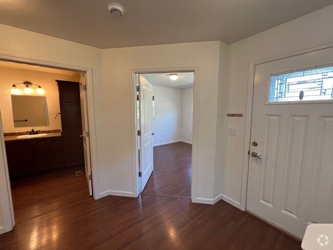 Building Photo - 3/2.5 House in Central Ashland location | ...