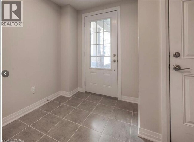 Photo - 115 S Creek Dr