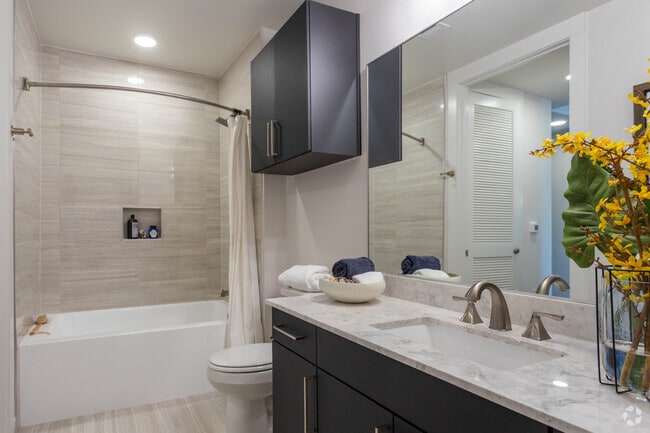 1 BR, 1 BA - 709 SF