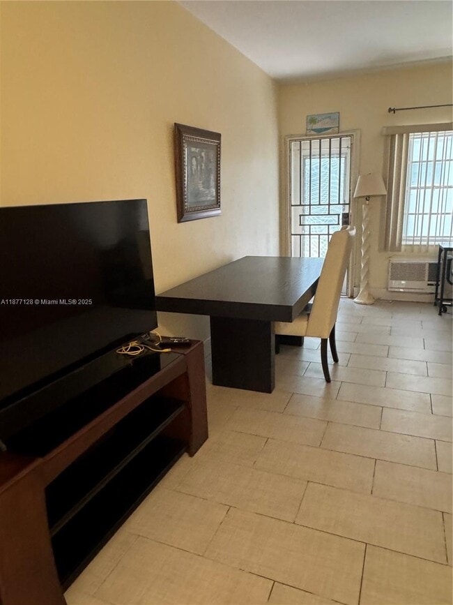 Photo - 6494 Collins Ave Unidad 25