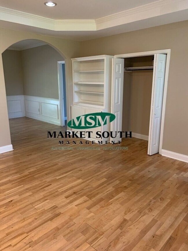 Photo - **APPLICATION PENDING!! BLOOMINGDALE DUPLEX