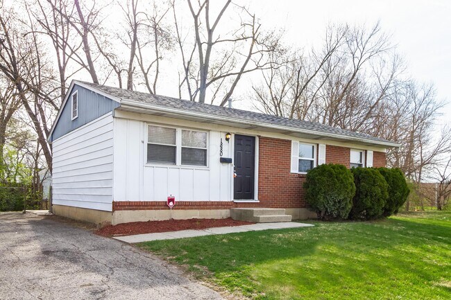 Photo - 1880 Queensrowe Pl