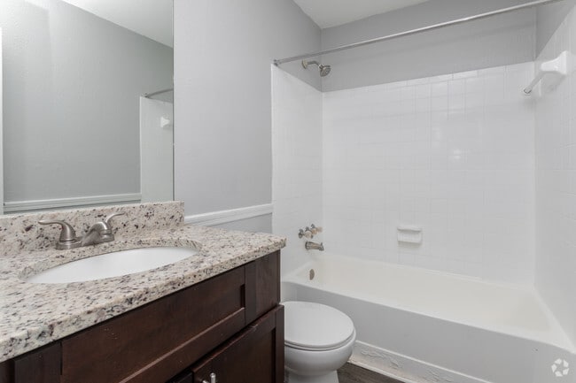 2BR, 1BA -840SF
