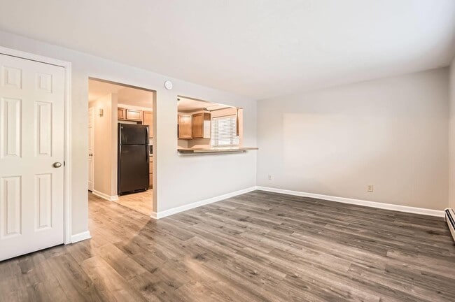 Building Photo - 2-Bed Retreat in Englewood – Rent includes heating, water, and trash