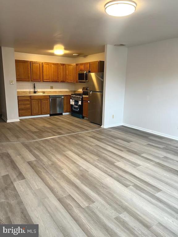 Photo - 4828 Silverwood St