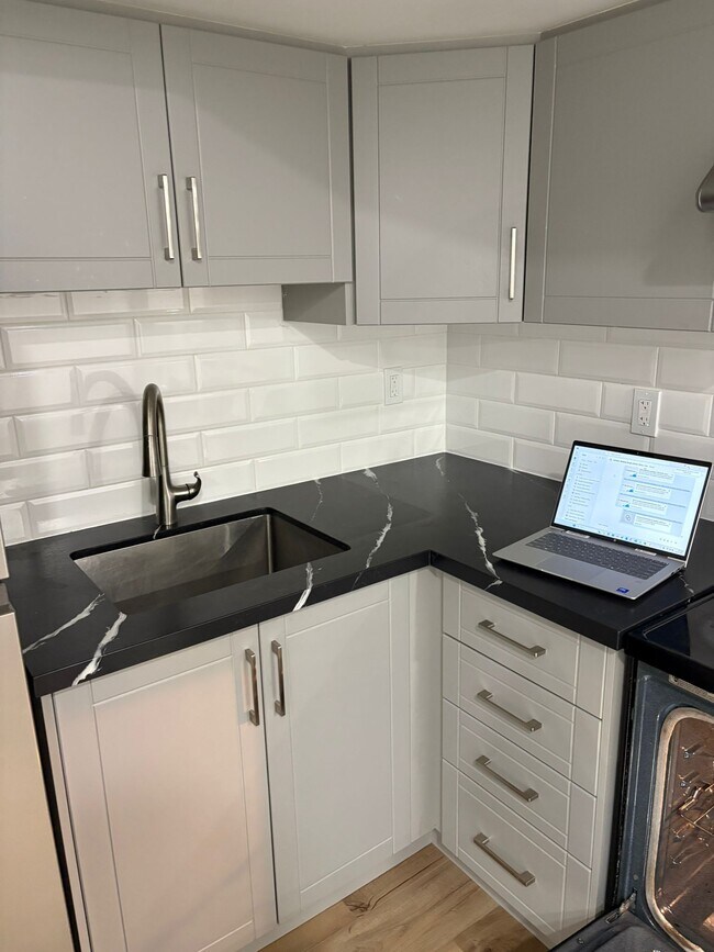 Photo - 6 Miracle Trl