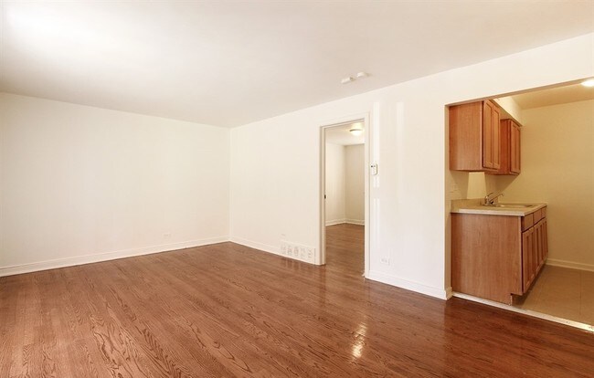 Photo - 11143 S Martin Luther King Jr Dr