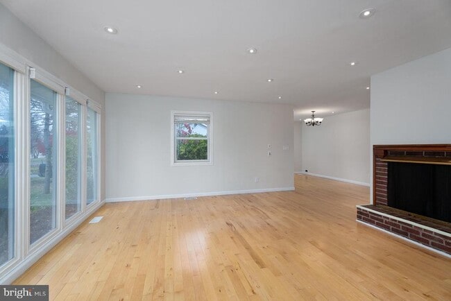 Photo - 384 Walnut Ln