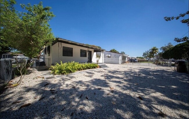 Photo - 217 E 48th St Unit 2