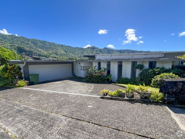 Building Photo - 3BR / 2Bath - Home in Manoa!