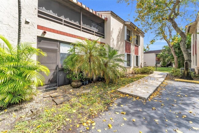 Building Photo - 20170 NE 3rd Ct Unit 5 Rental
