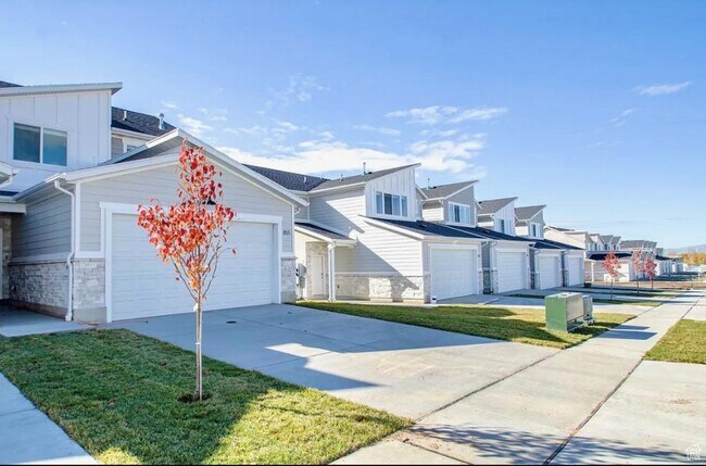 Building Photo - 855 W 600 S