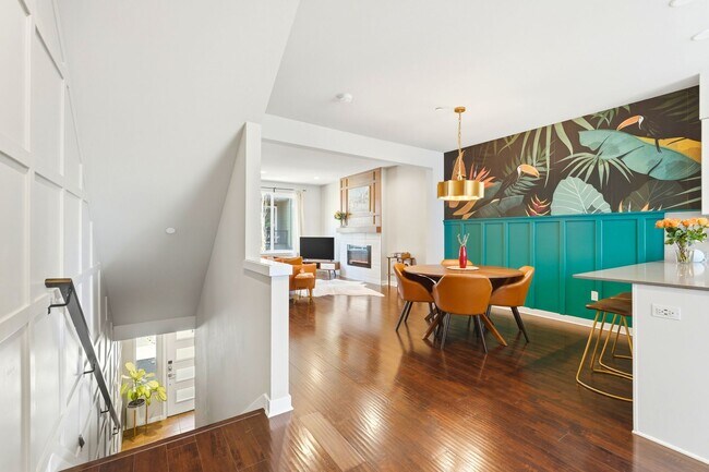 GORGEOUS Edmonds 2 Bedroom Primary Suites - Plus Flex Space