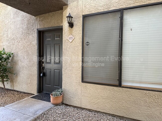 Photo - 4925 E Desert Cove Ave Unidad 125
