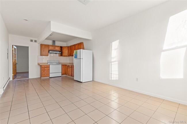 Building Photo - 1644 Atlantic Ave Unit 3