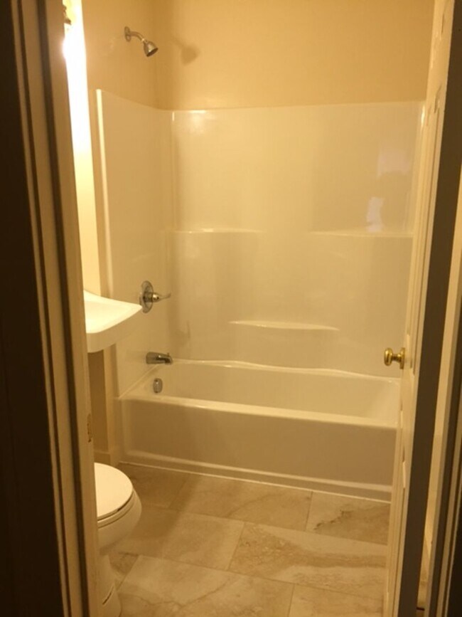 Photo - 3299 Glengary Rd