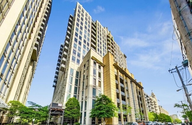 Building Photo - 720 N Larrabee St Unit 720 N. Larrabee 902