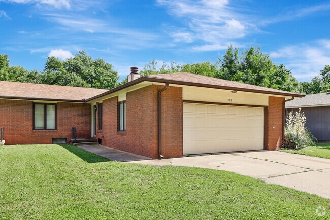 Building Photo - 1102 E Redwood Rd Rental