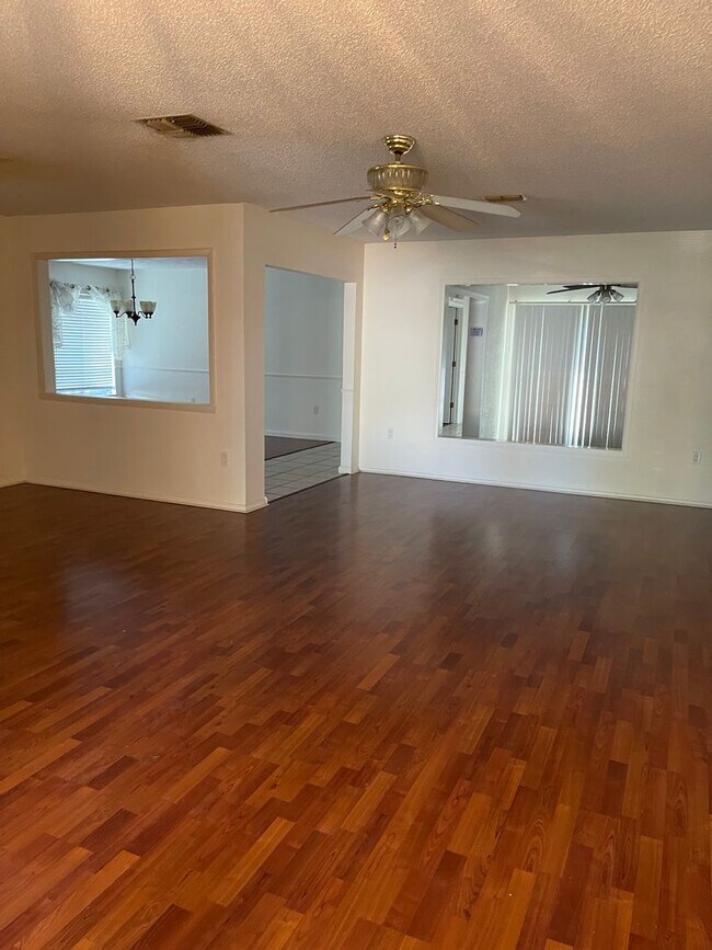 Photo - Spacious 3  Bedroom plus Den 3.5 baths 2 c...