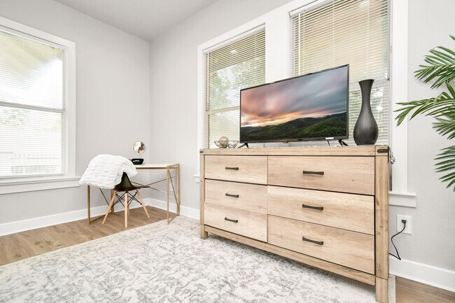 Photo - 1326 Hussion St