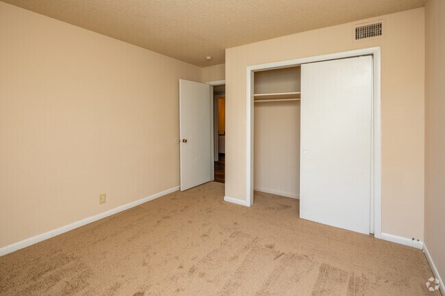 2BR, 1BA - 950SF - Bedroom