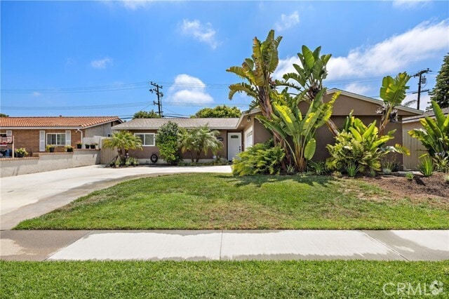 Building Photo - 16882 Ross Ln Rental