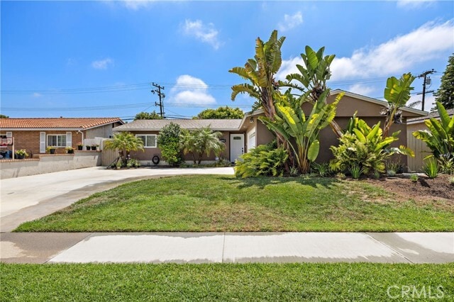 Photo - 16882 Ross Ln House